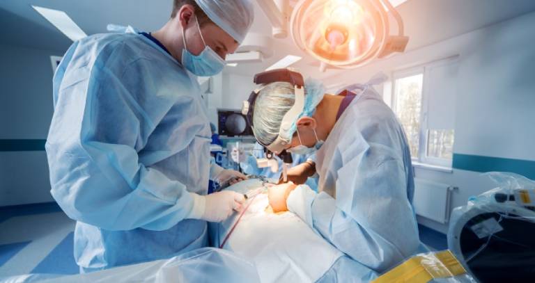 Phẫu thuật điều trị viêm cột sống dính khớp là phương pháp điều trị bệnh được áp dụng phổ biến trong y khoa