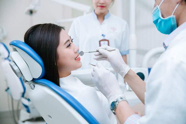 Bệnh nhân cần tái khám định kỳ để được kiểm tra tình trạng răng miệng