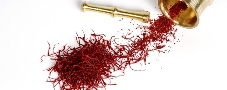 Ngoài ra, có thể phân biệt saffron chất lượng thật hay giả qua mùi vị