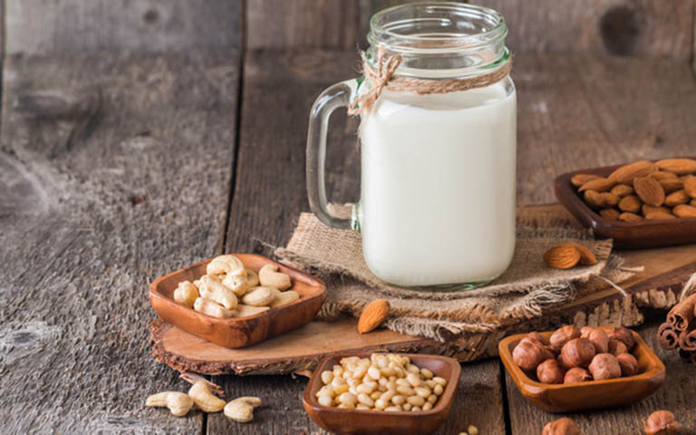 Người bị tiểu đường nên ưu tiên tiêu thụ sữa có nguồn gốc đạm thực vật