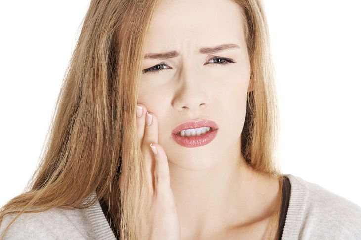 Đau mỏi hàm là vấn đề thường gặp khi niềng răng