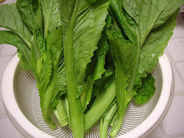 thức ăn đào thải axit uric từ rau cải xanh