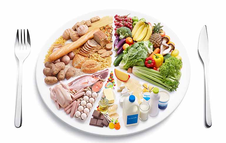 Thực đơn ăn uống chuẩn cần đảm bảo đầy đủ các nhóm dưỡng chất thiết yếu