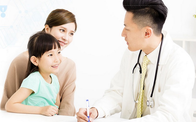 Với trẻ nhỏ cần được sự đồng ý của bác sĩ mới nên cho con dùng thuốc
