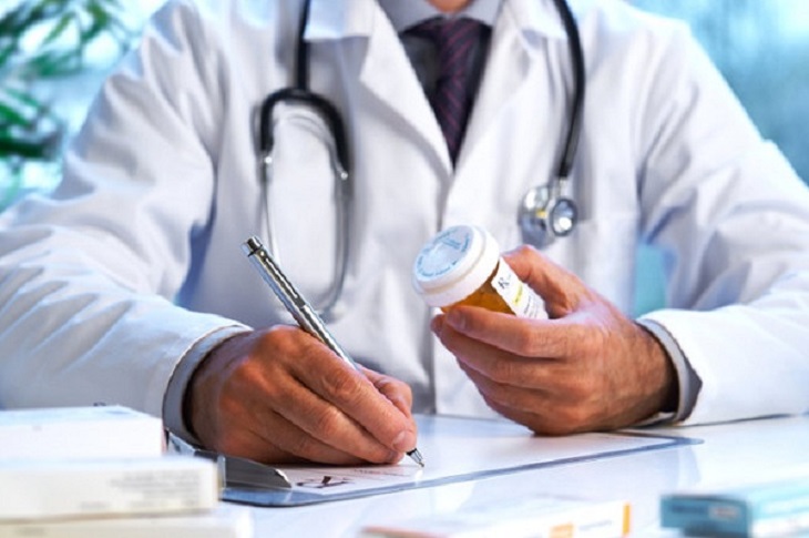 Người bệnh nên tham khảo lời khuyên từ bác sĩ trước khi dùng thuốc