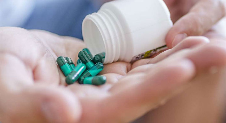 Người bệnh cần lưu ý kỹ càng trước khi sử dụng các sản phẩm thuốc hay thực phẩm chức năng điều trị