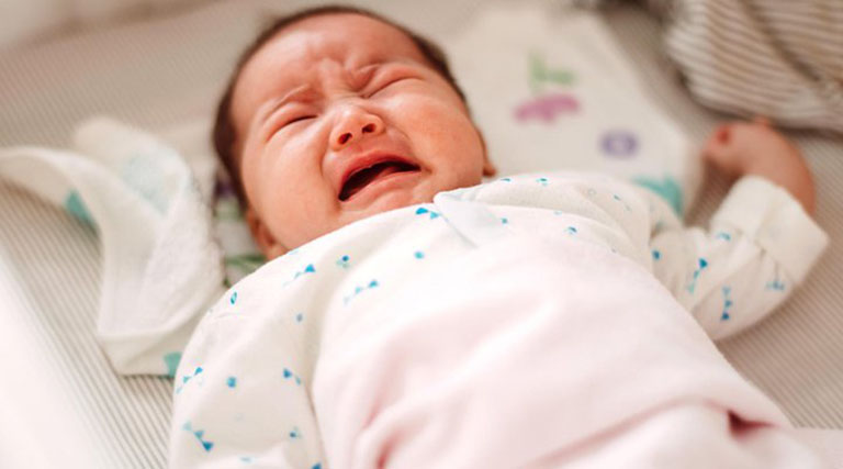 Táo bón khiến trẻ sơ sinh cảm thấy rất khó chịu và thường xuyên quấy khóc