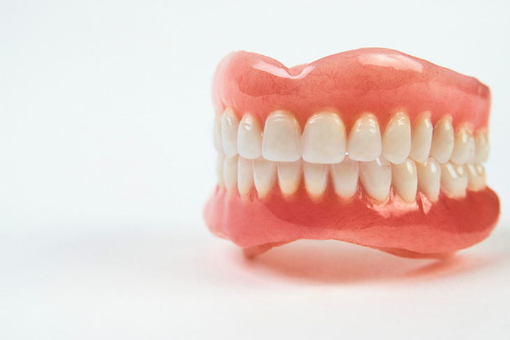 Khi nào cần trồng răng giả nguyên hàm?