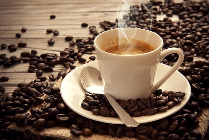 Uống cà phê nóng thay vì cà phê đá
