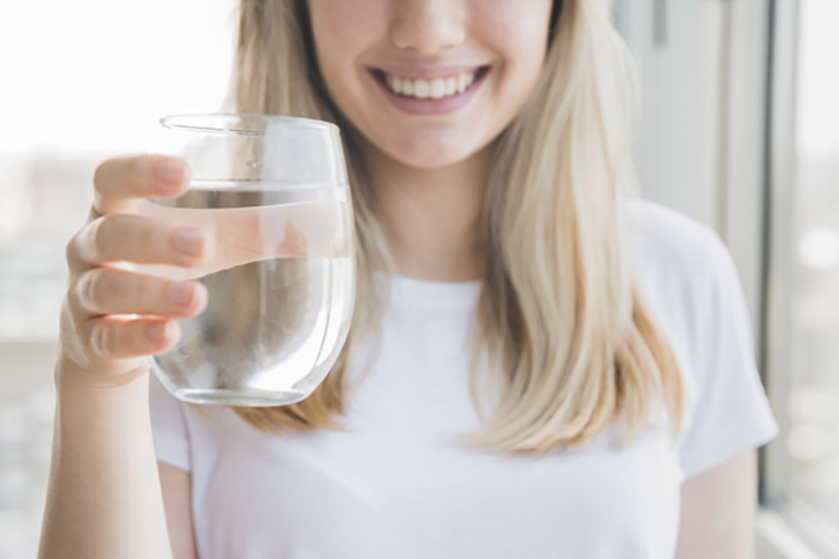 Uống nhiều nước mỗi ngày giúp ổn định chức năng của cơ quan tiêu hóa và giảm táo bón