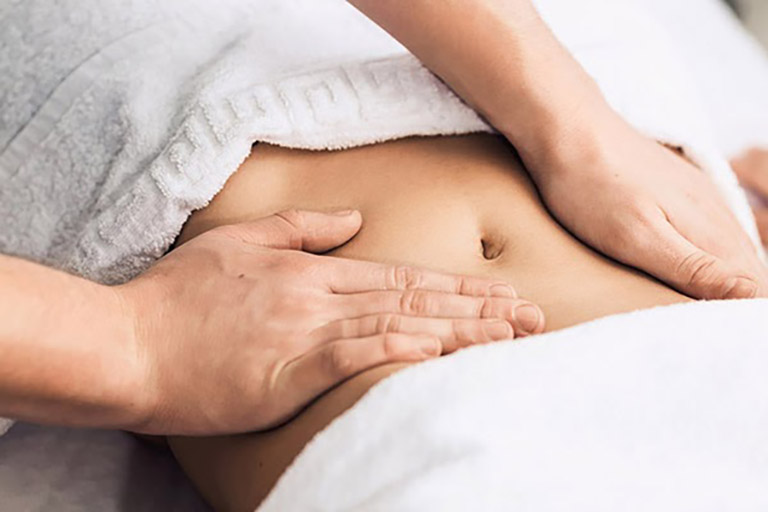 Kích thích nhu động ruột giúp dễ đi đại tiện hơn bằng cách massage bụng vào mỗi buổi sáng