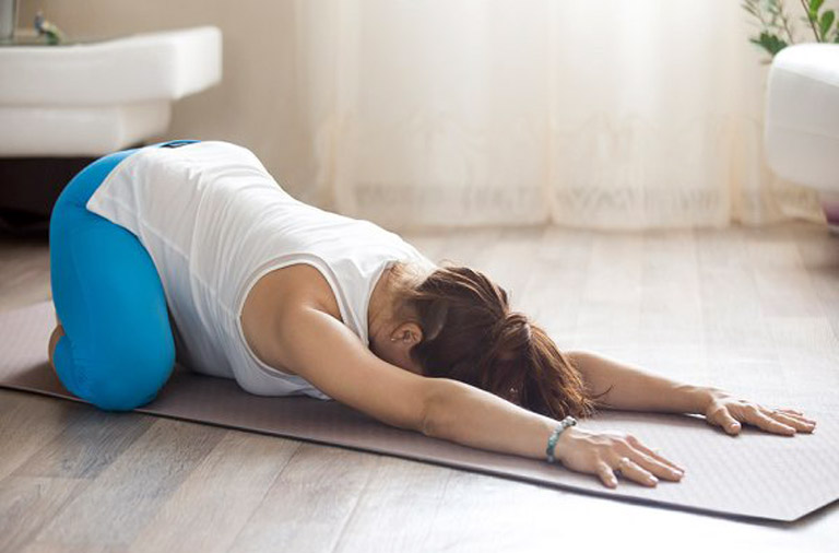  bài tập yoga chữa đau lưng tư thế đứa trẻ (Balasana)